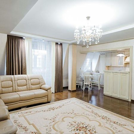 Cathedral Park And Pedestrian Zone Ultracentral Cozy Apartment In 키시나우 외부 사진
