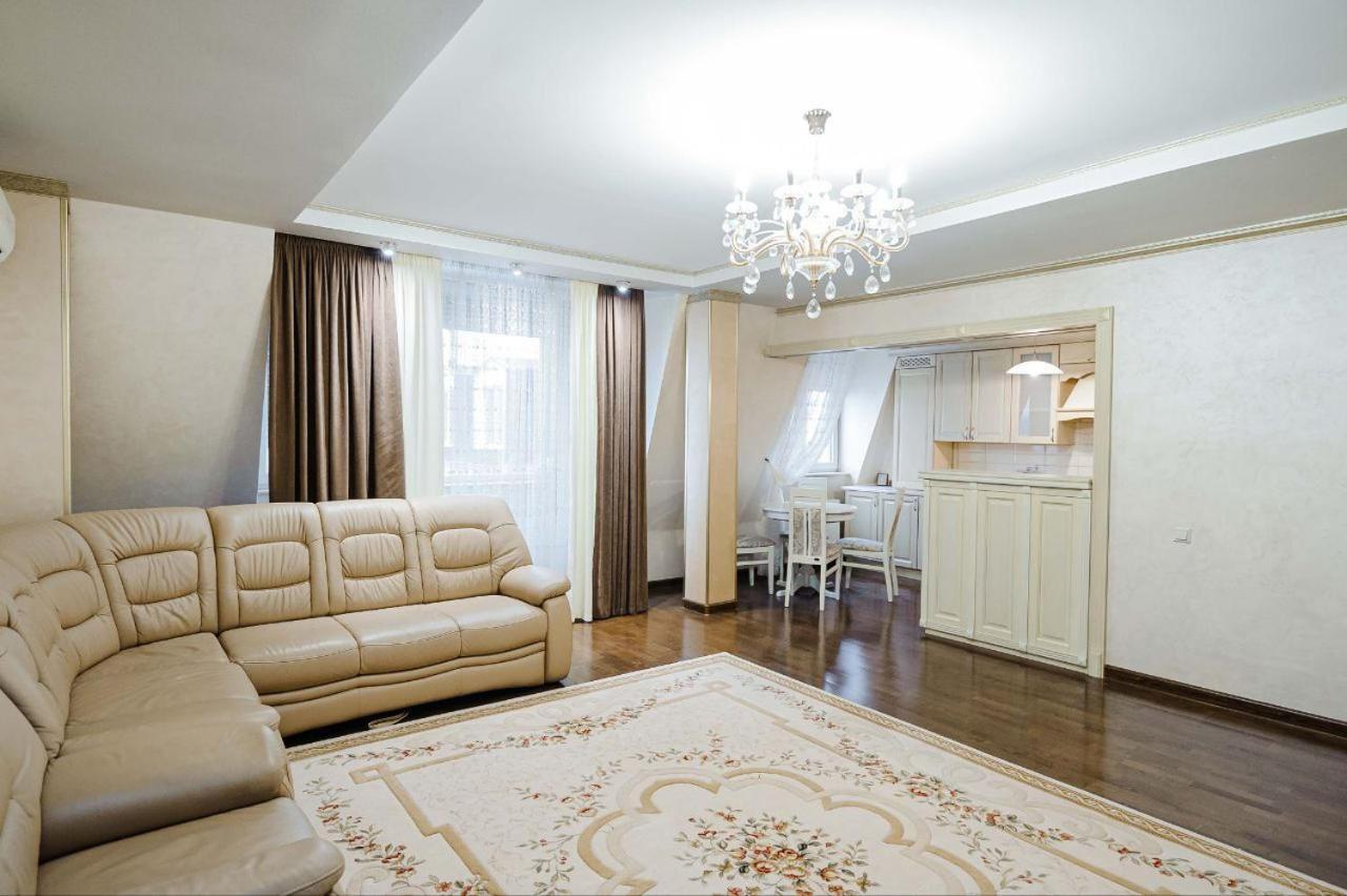 Cathedral Park And Pedestrian Zone Ultracentral Cozy Apartment In 키시나우 외부 사진