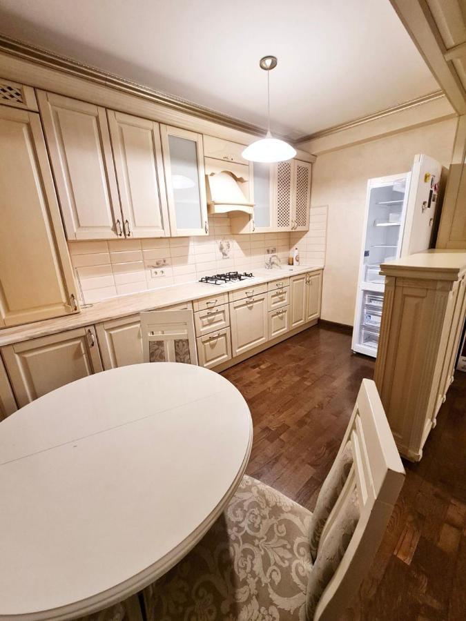 Cathedral Park And Pedestrian Zone Ultracentral Cozy Apartment In 키시나우 외부 사진