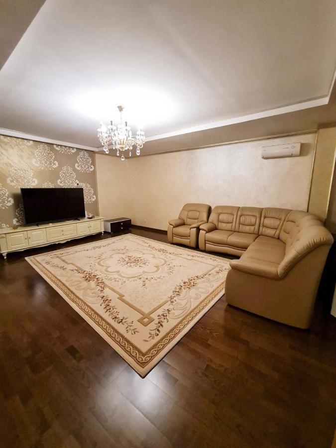 Cathedral Park And Pedestrian Zone Ultracentral Cozy Apartment In 키시나우 외부 사진