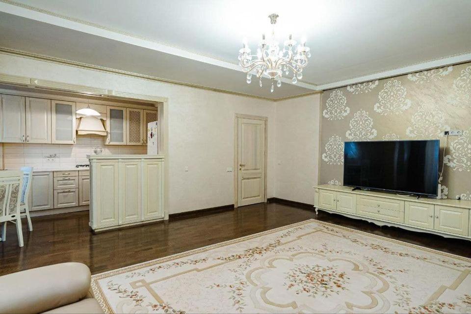 Cathedral Park And Pedestrian Zone Ultracentral Cozy Apartment In 키시나우 외부 사진
