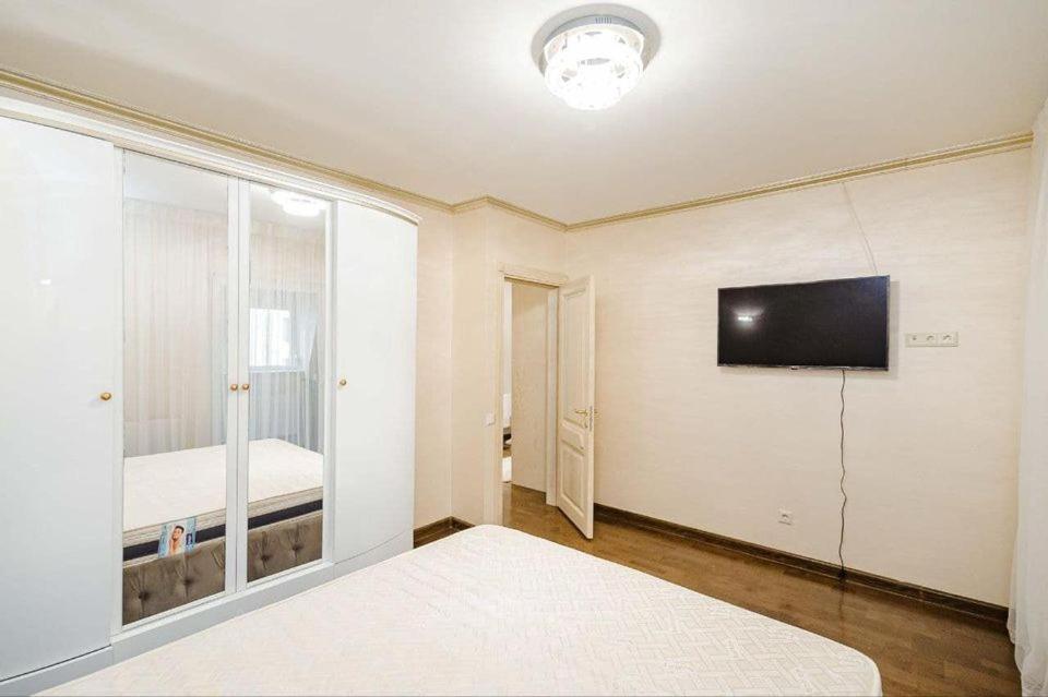 Cathedral Park And Pedestrian Zone Ultracentral Cozy Apartment In 키시나우 외부 사진