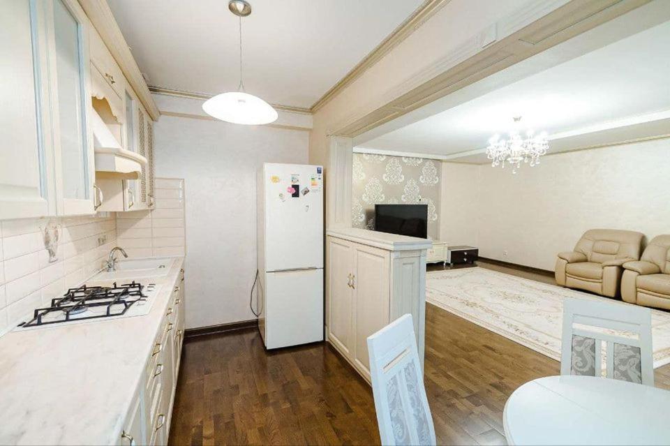 Cathedral Park And Pedestrian Zone Ultracentral Cozy Apartment In 키시나우 외부 사진