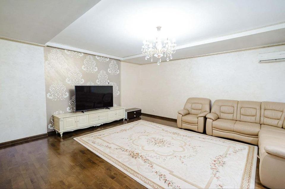 Cathedral Park And Pedestrian Zone Ultracentral Cozy Apartment In 키시나우 외부 사진