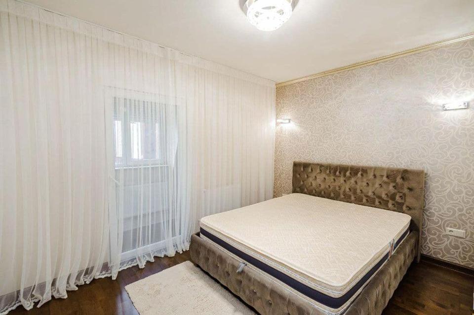 Cathedral Park And Pedestrian Zone Ultracentral Cozy Apartment In 키시나우 외부 사진