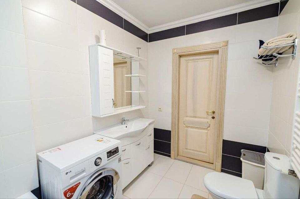 Cathedral Park And Pedestrian Zone Ultracentral Cozy Apartment In 키시나우 외부 사진